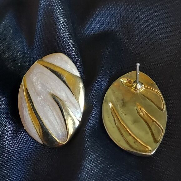 AVON GOLD PINK VINTAGE STUD EARRINGS - Picture 7 of 9